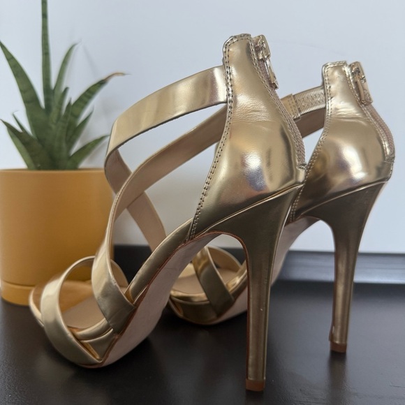 BCBG gold leather strappy heel sandals - size 7 - Picture 6 of 7
